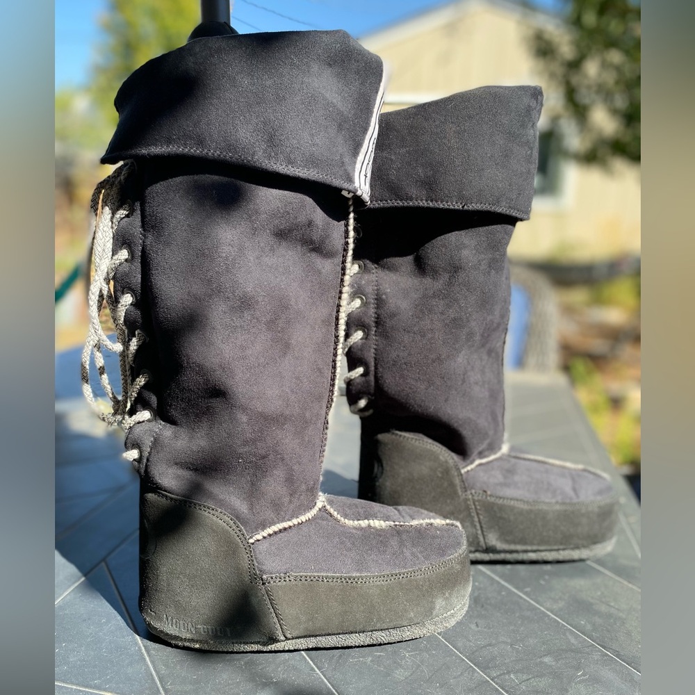 Vintage Black Suede Moon Boots